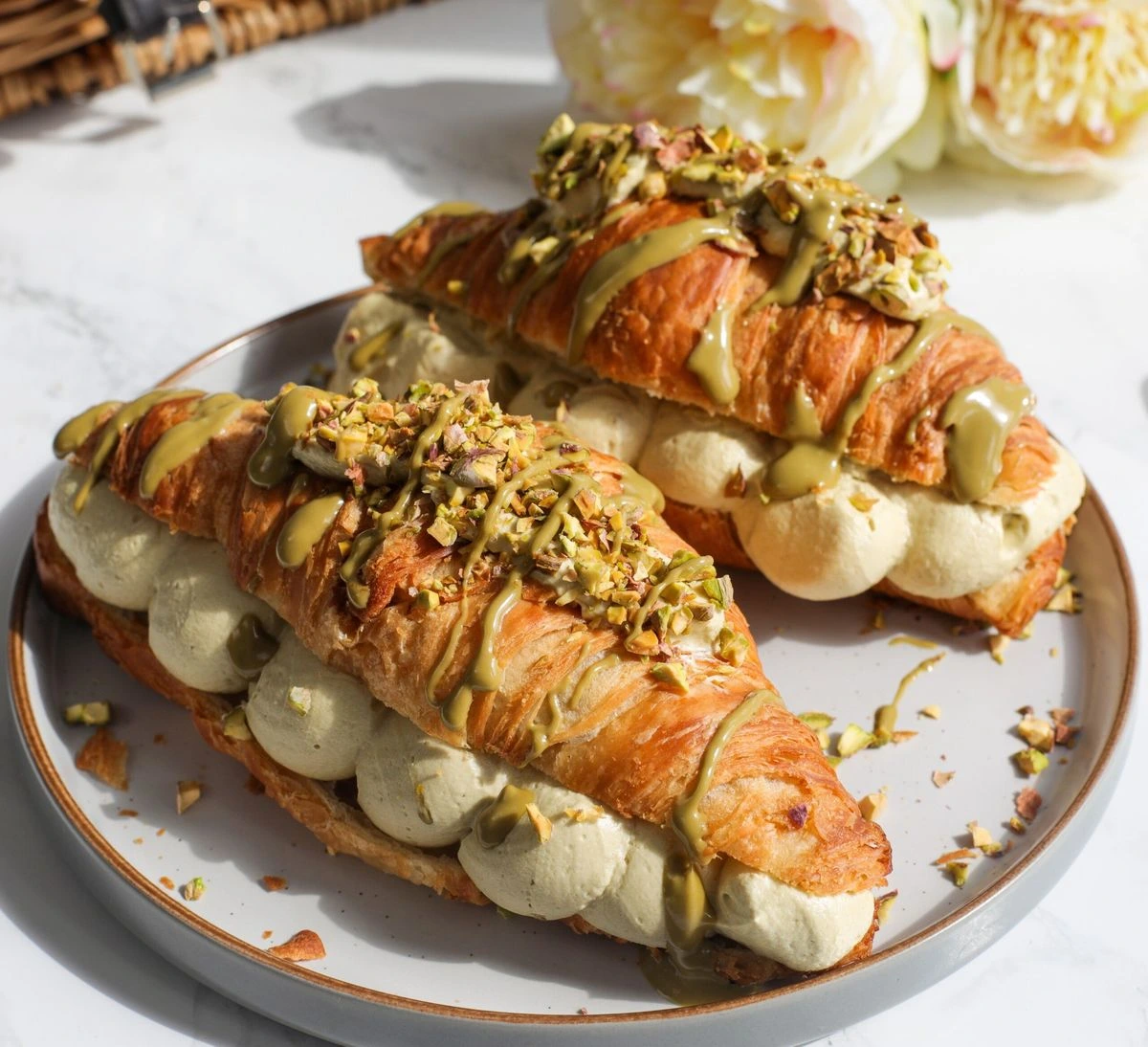 Croissants dulces: pain au chocolat, pistacho y frutos rojos